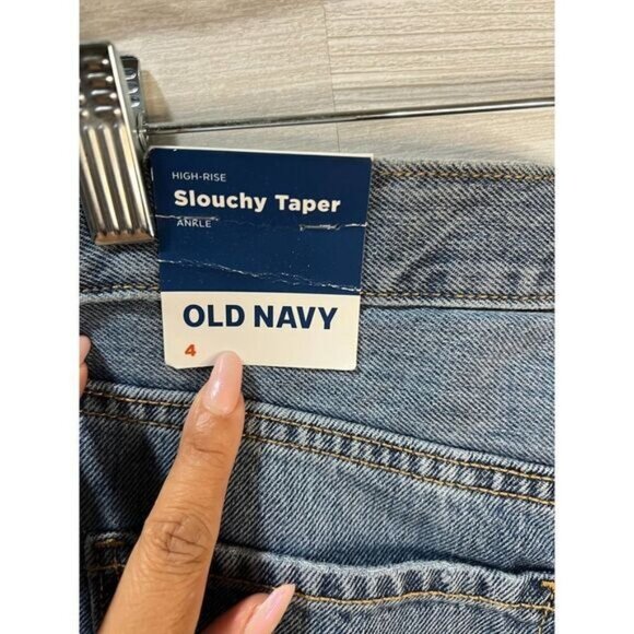 High-Waisted Slouchy Tapered‎ Ripped Jeans Old Navy Size 4 - Picture 5 of 6